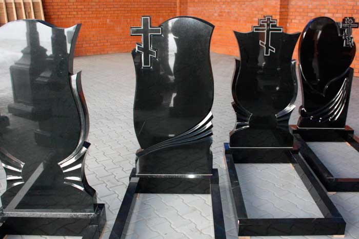 Гранитный памятник на могилу